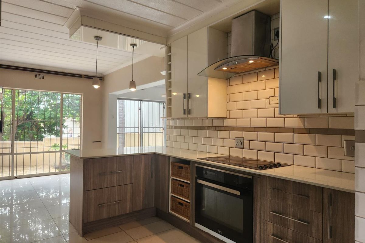 Apartment To Rent in Lyndhurst, Johannesburg - Photo 2