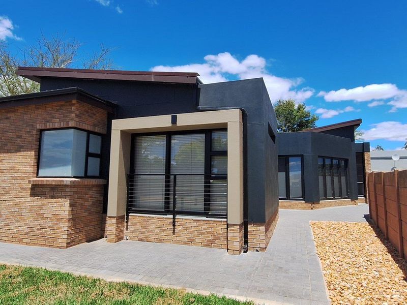 House For Sale in Riversdale - Photo 2