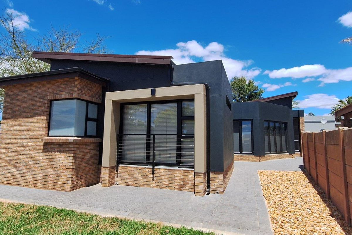 House For Sale in Riversdale - Photo 2