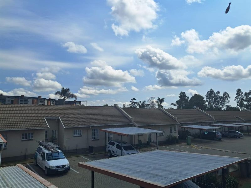 Beautiful 2-Bedroom Upstairs Unit in Secure Complex - Photo 10