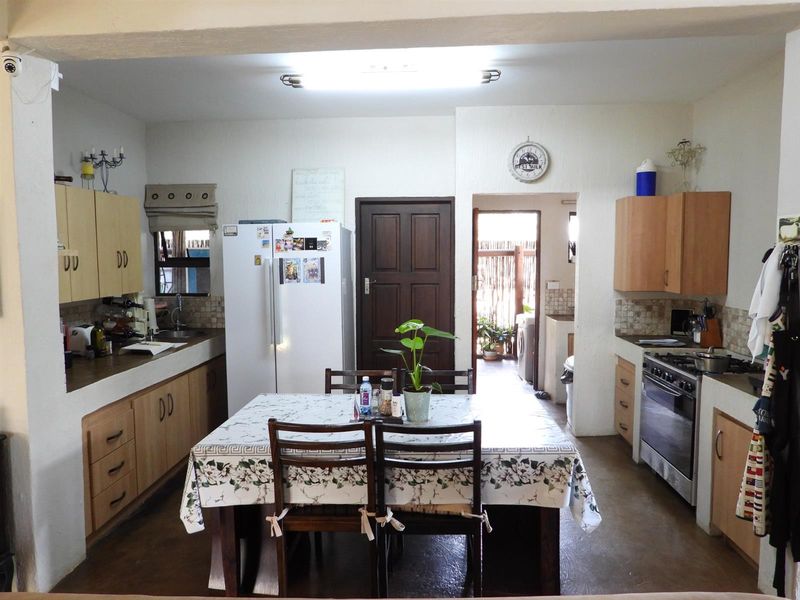 Private Wildlife Estate Living with Modern Comforts and Guest Cottage - Photo 6