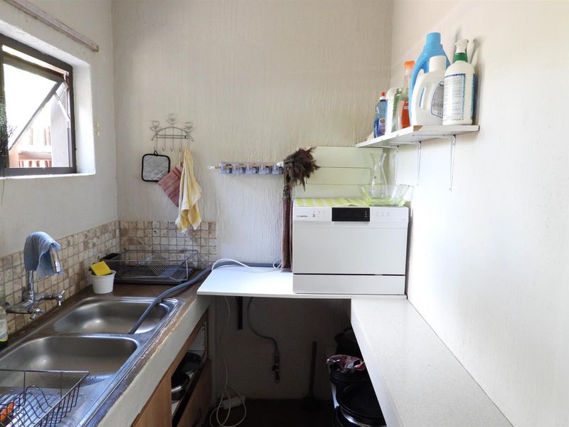 Private Wildlife Estate Living with Modern Comforts and Guest Cottage - Photo 9