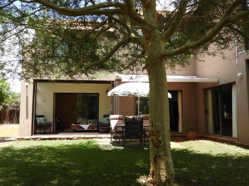 Private Wildlife Estate Living with Modern Comforts and Guest Cottage - Photo 2