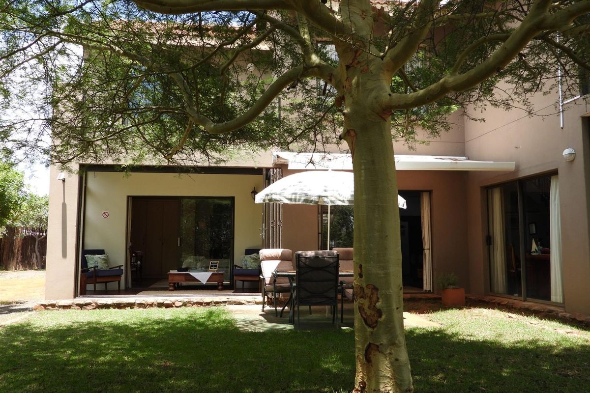 Private Wildlife Estate Living with Modern Comforts and Guest Cottage - Photo 2