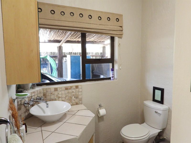 Private Wildlife Estate Living with Modern Comforts and Guest Cottage - Photo 8