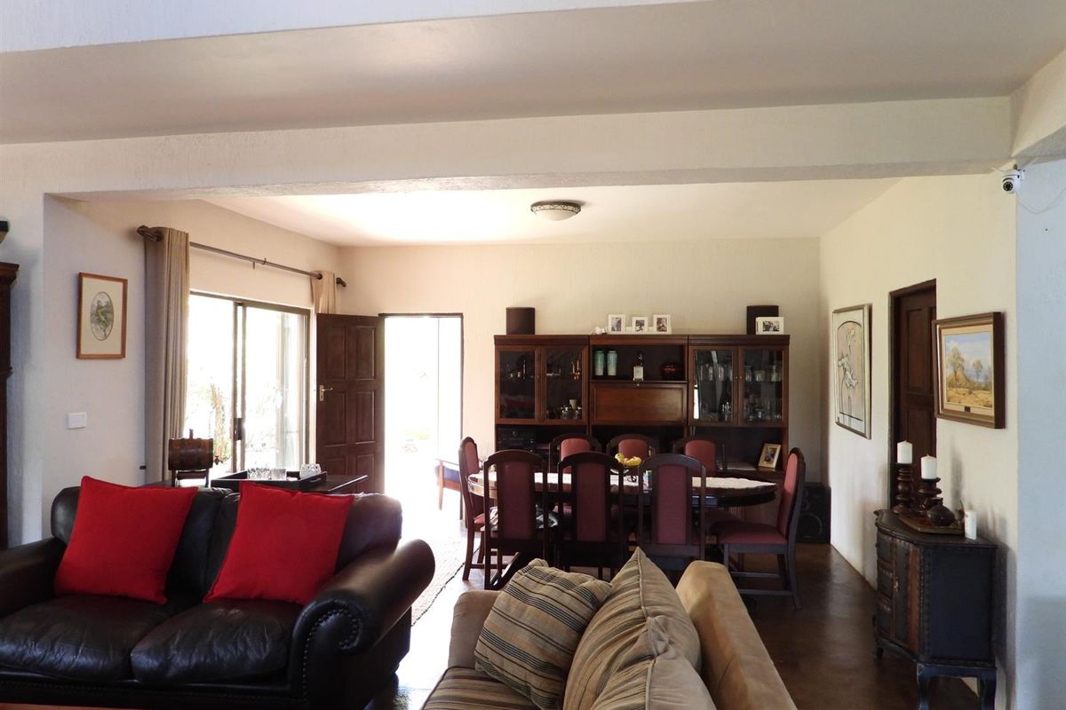 Private Wildlife Estate Living with Modern Comforts and Guest Cottage - Photo 4