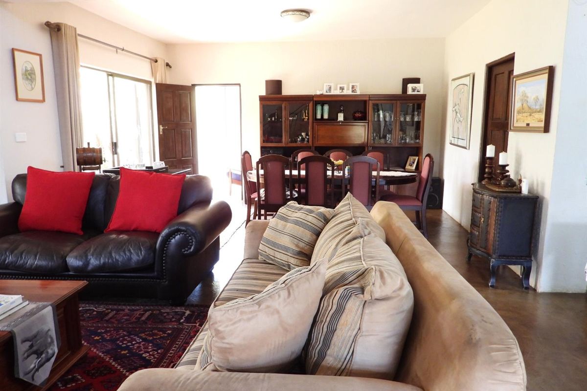 Private Wildlife Estate Living with Modern Comforts and Guest Cottage - Photo 5