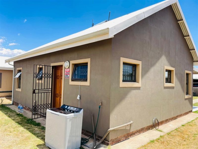 House For Sale in Queenstown Central, Queenstown - Photo 6