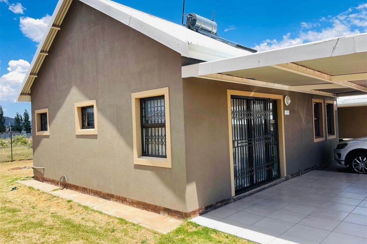 House For Sale in Queenstown Central, Queenstown - Photo 2