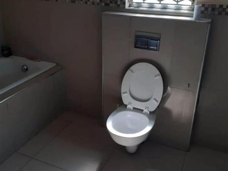 House For Sale in Samora Machel, Philippi. - Photo 6