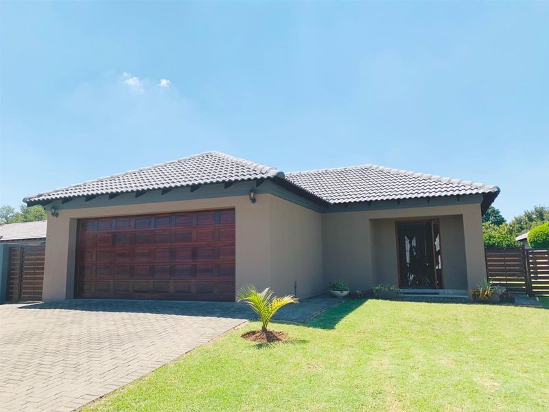 3 Bedroom, 2 Bathroom House For Sale in Akasia - Photo 4