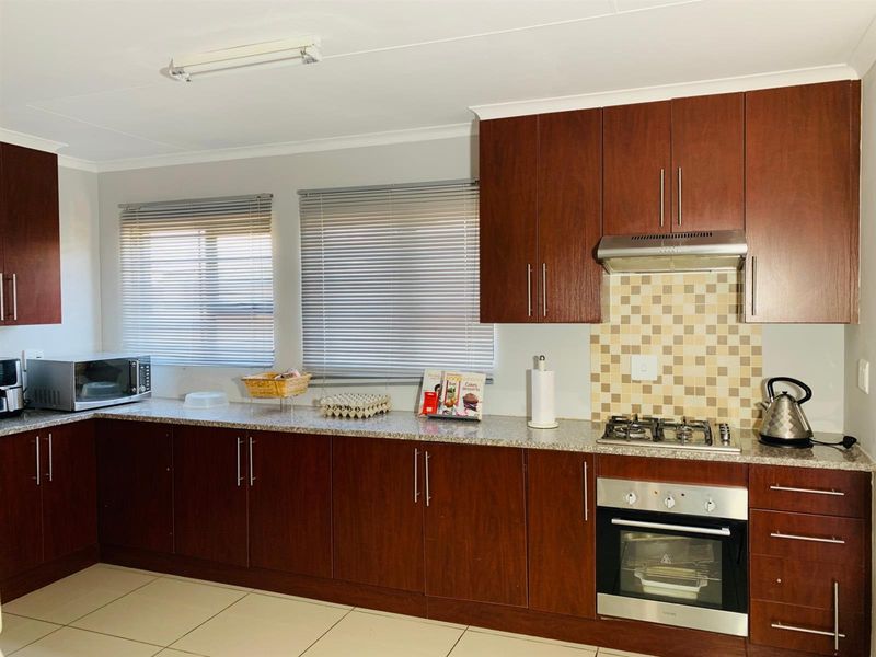 3 Bedroom, 2 Bathroom House For Sale in Akasia - Photo 10