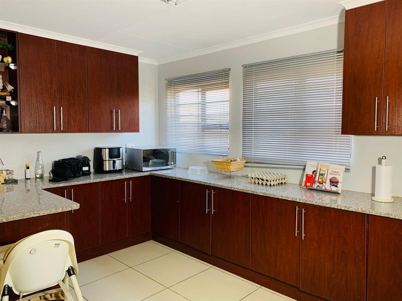 3 Bedroom, 2 Bathroom House For Sale in Akasia - Photo 8