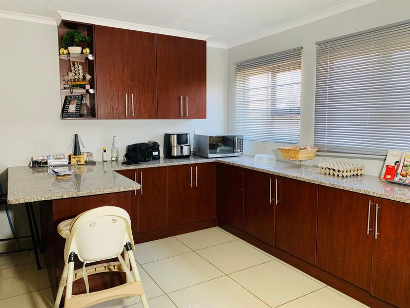 3 Bedroom, 2 Bathroom House For Sale in Akasia - Photo 6