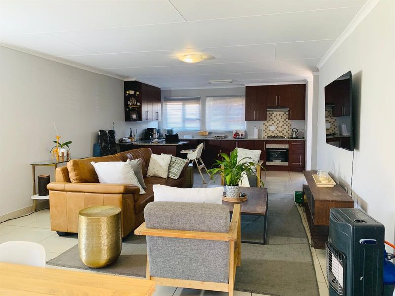 3 Bedroom, 2 Bathroom House For Sale in Akasia - Photo 5