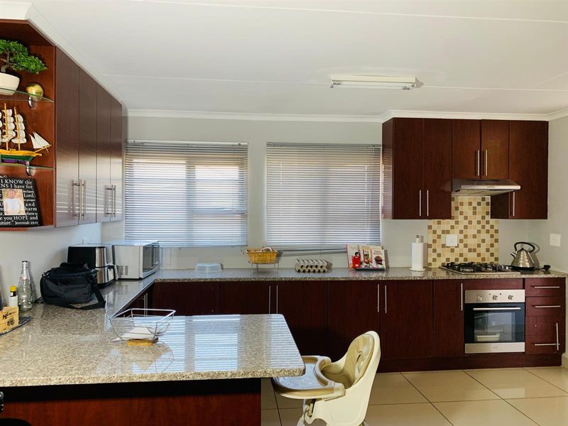 3 Bedroom, 2 Bathroom House For Sale in Akasia - Photo 9