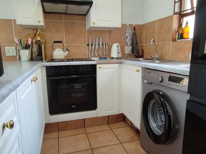 1-Bedroom Garden Apartment in River Club - Photo 2