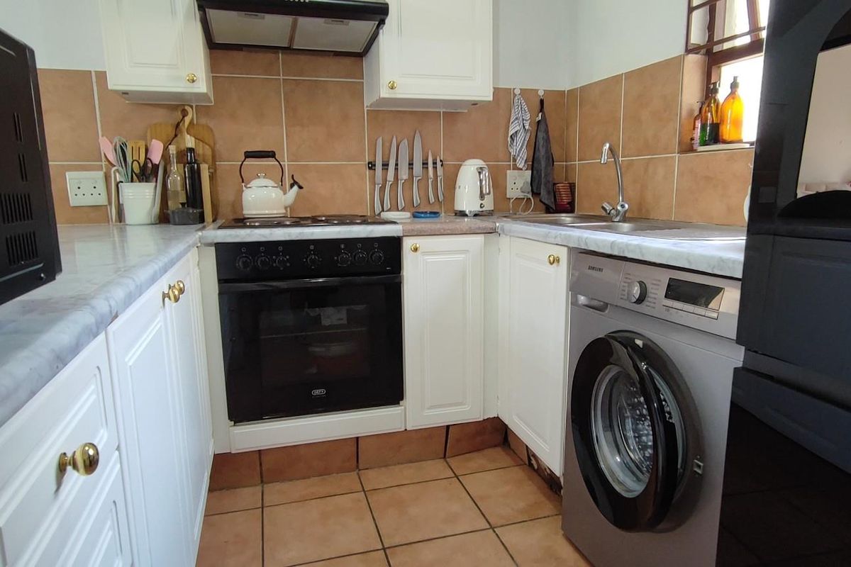 1-Bedroom Garden Apartment in River Club - Photo 2