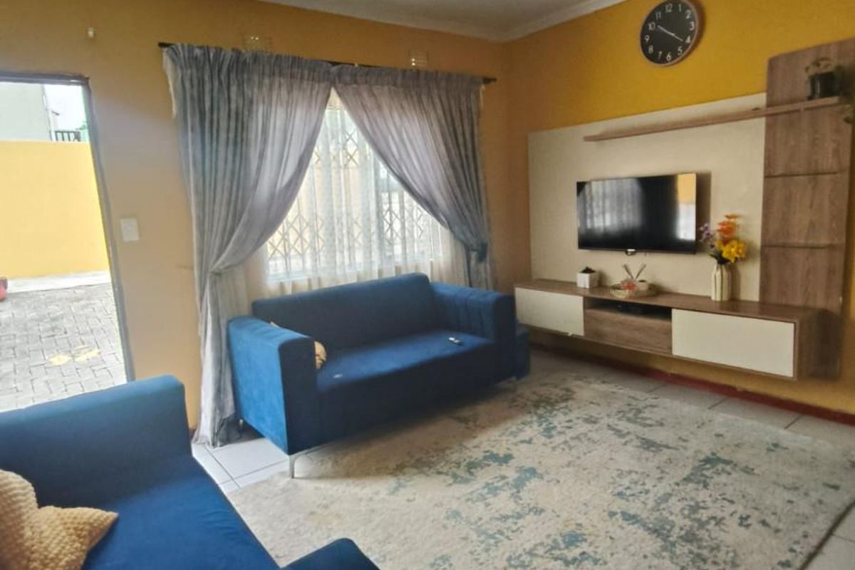 Spacious 4-Bedroom Family Home with Income Potential - Haven Hills - Photo 4