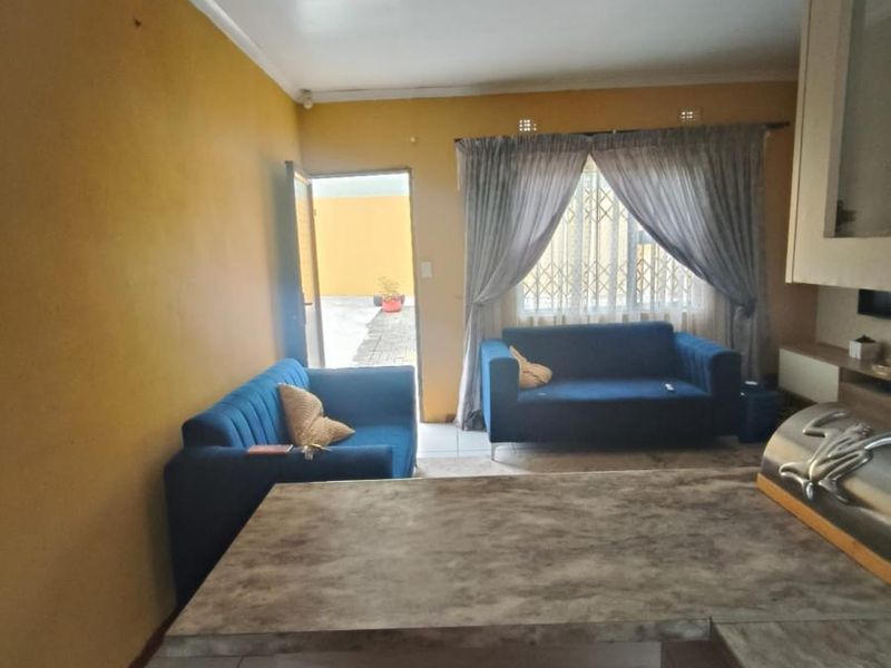 Spacious 4-Bedroom Family Home with Income Potential - Haven Hills - Photo 5