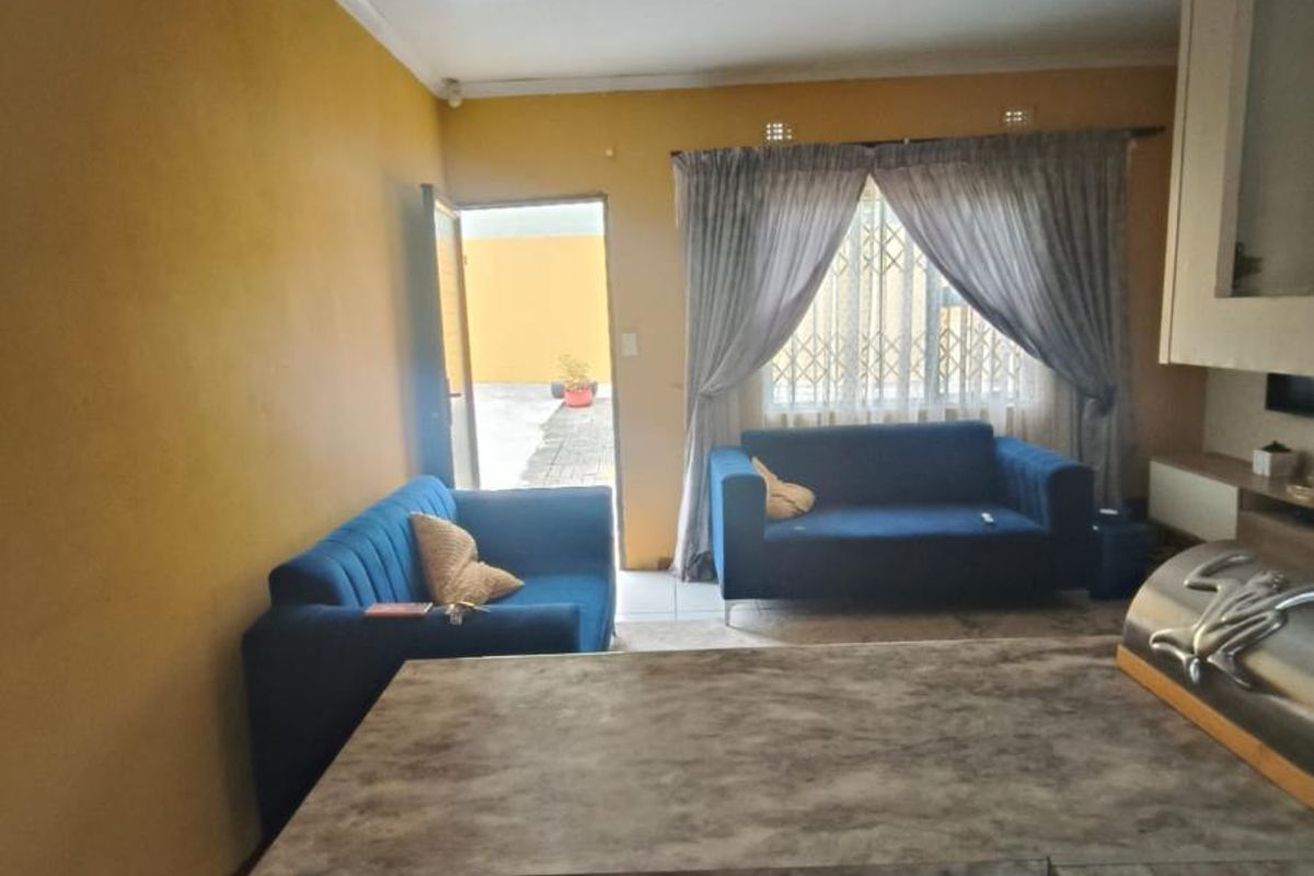 Spacious 4-Bedroom Family Home with Income Potential - Haven Hills - Photo 5