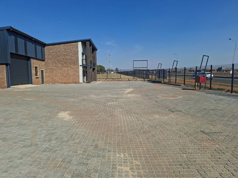 Commercial Property To Rent in Vaalbank, Middelburg - Photo 3