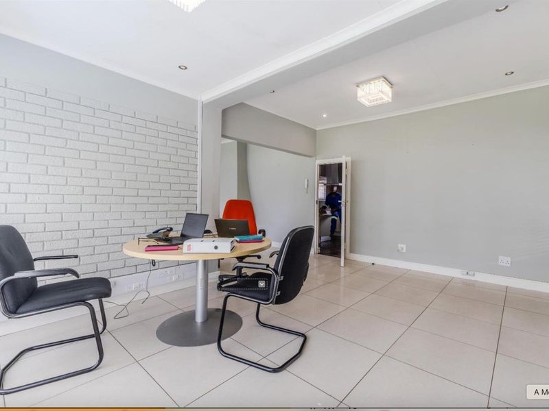 Versatile Home with Boardroom, Borehole and Extensive Parking: (Live and Work) - Photo 8