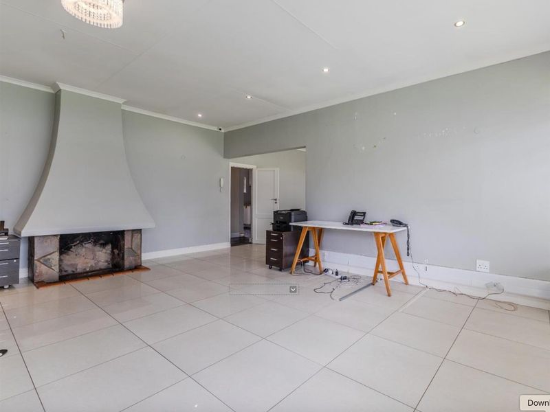 Versatile Home with Boardroom, Borehole and Extensive Parking: (Live and Work) - Photo 9