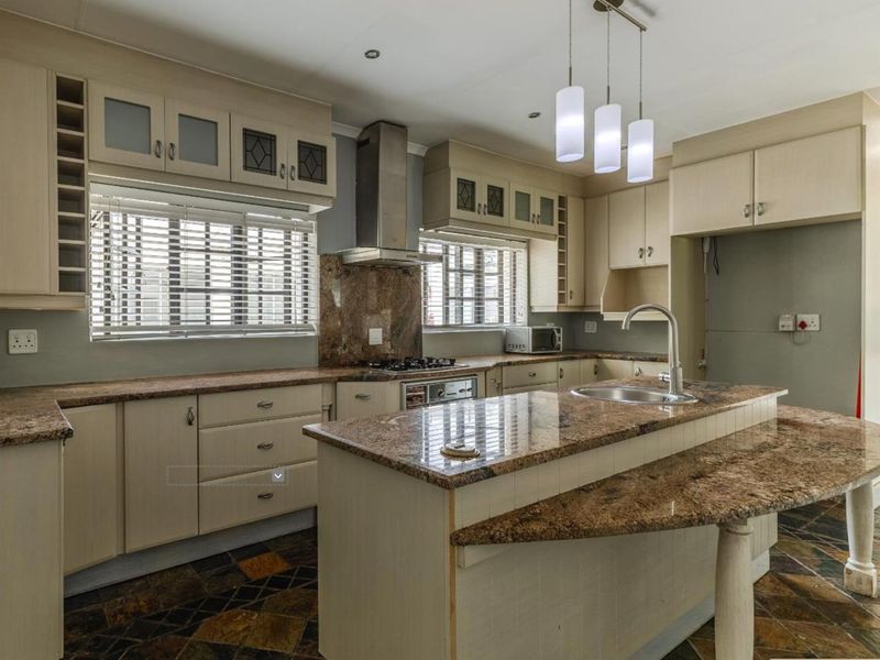 Versatile Home with Boardroom, Borehole and Extensive Parking: (Live and Work) - Photo 6