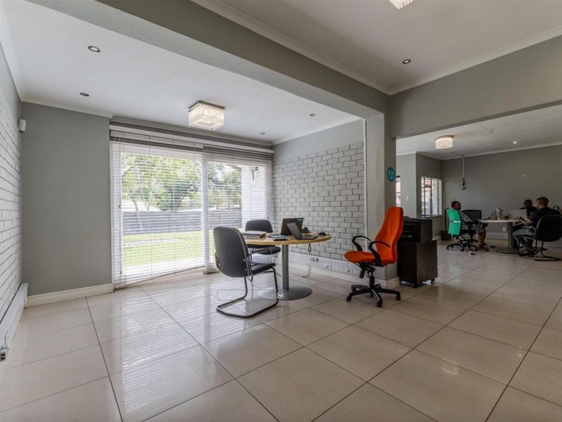 Versatile Home with Boardroom, Borehole and Extensive Parking: (Live and Work) - Photo 7