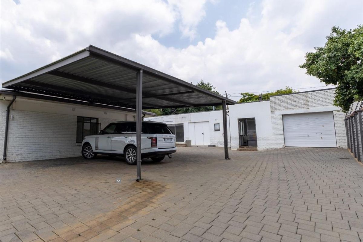 Versatile Home with Boardroom, Borehole and Extensive Parking: (Live and Work) - Photo 3