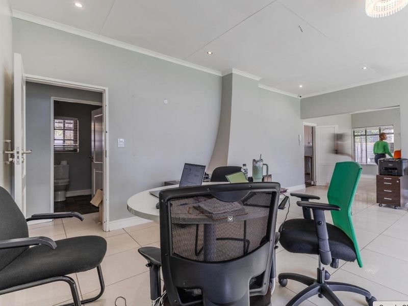 Versatile Home with Boardroom, Borehole and Extensive Parking: (Live and Work) - Photo 10