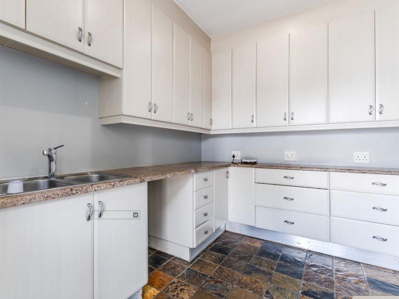 Versatile Home with Boardroom, Borehole and Extensive Parking: (Live and Work) - Photo 4