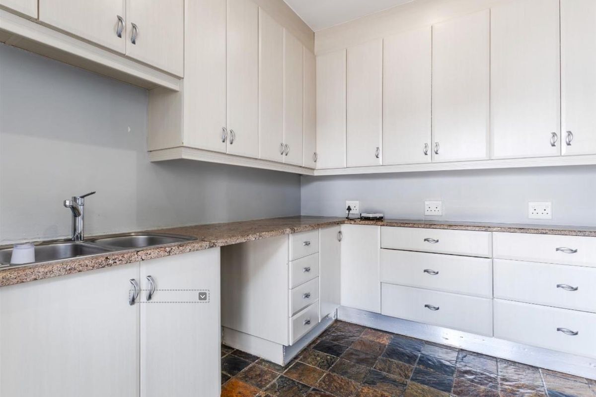 Versatile Home with Boardroom, Borehole and Extensive Parking: (Live and Work) - Photo 4