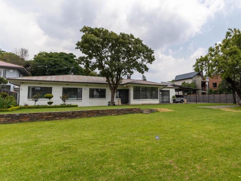 Versatile Home with Boardroom, Borehole and Extensive Parking: (Live and Work) - Photo 2