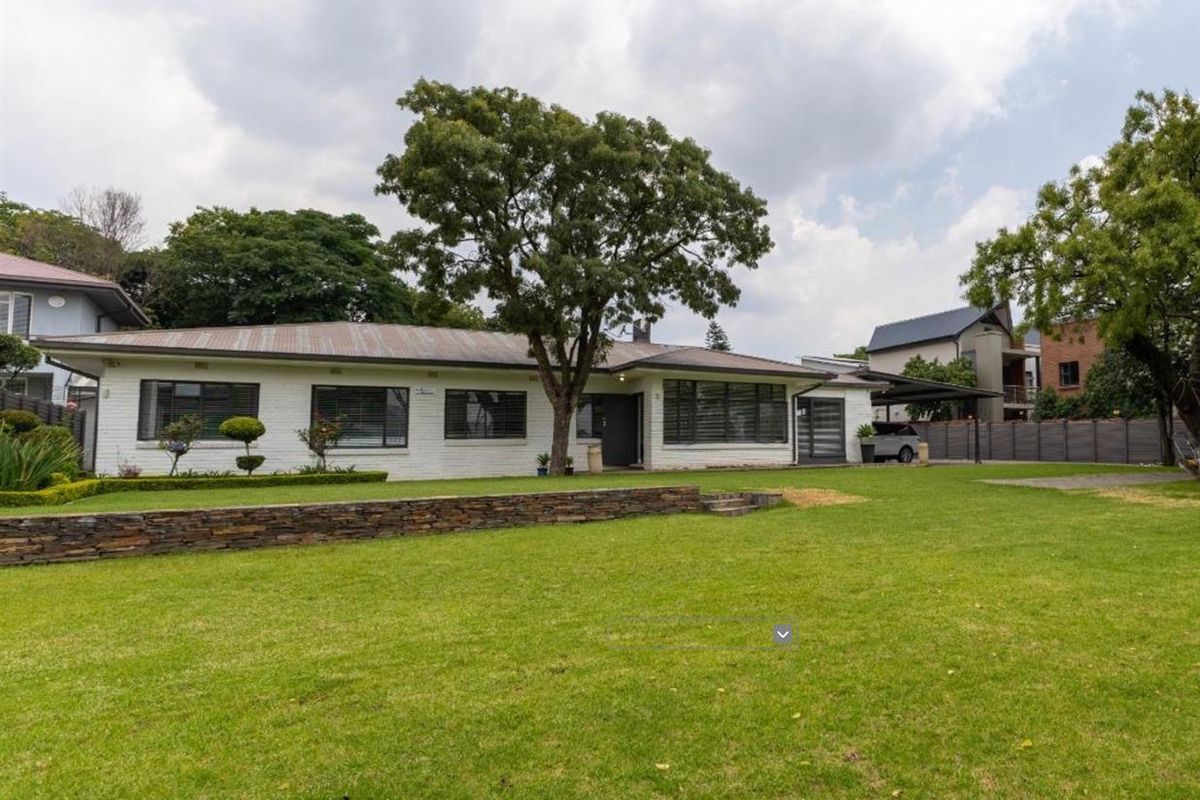 Versatile Home with Boardroom, Borehole and Extensive Parking: (Live and Work) - Photo 2