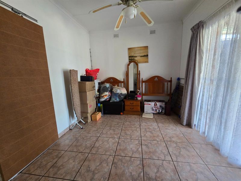 Very neat home with pool, bar and sauna and back-up electricity in the heart of Arboretum - Photo 10