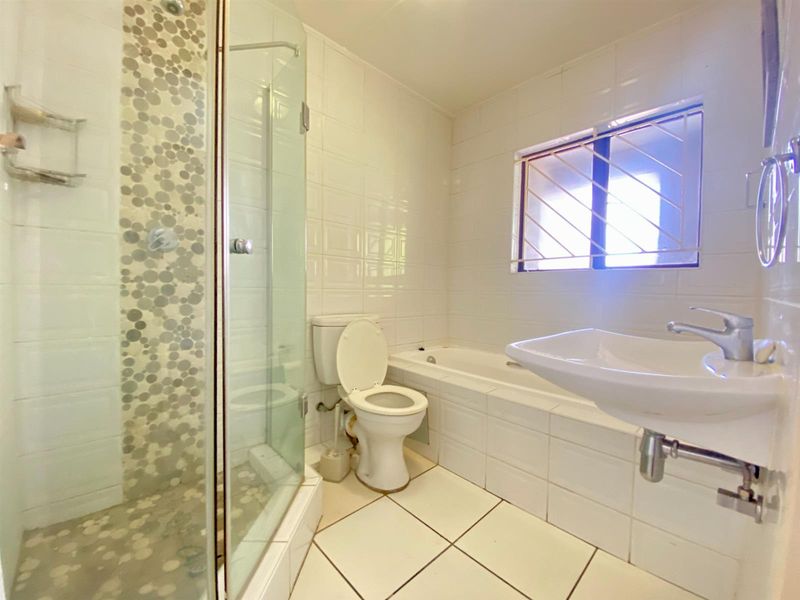 Apartment For Sale in Morningside, Sandton - Photo 6