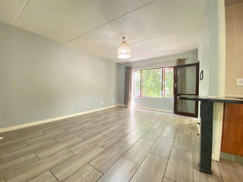 Apartment For Sale in Morningside, Sandton - Photo 2