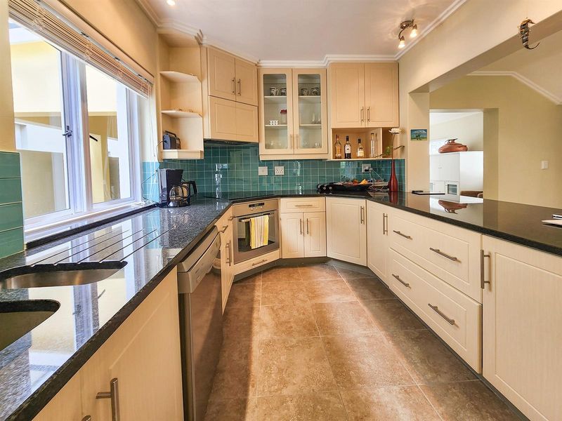 3 Bedroom house on Thesen Island, near water, well located. - Photo 4