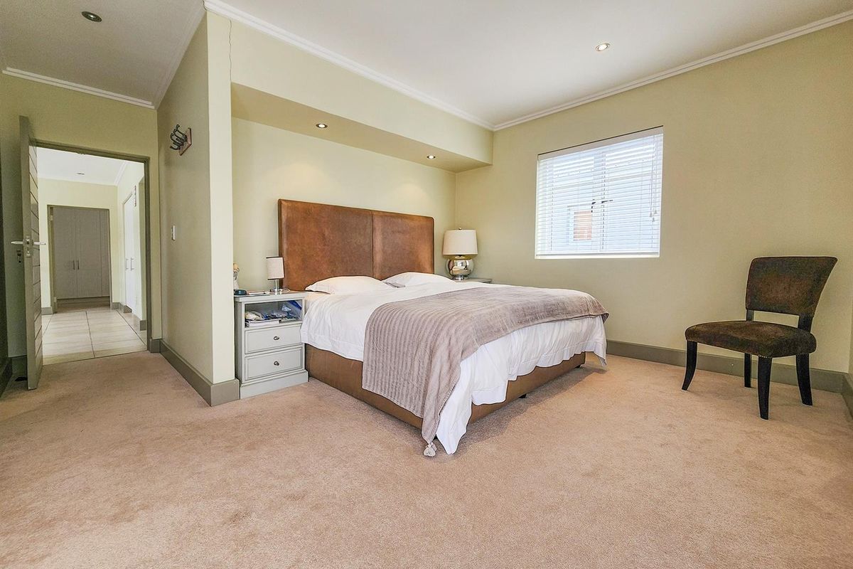 3 Bedroom house on Thesen Island, near water, well located. - Photo 5