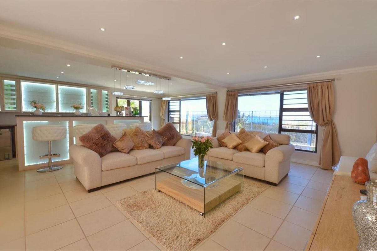 Rare Absolute Beachfront 7 Suite Beach House with Spa - Direct Beach Access - Photo 4