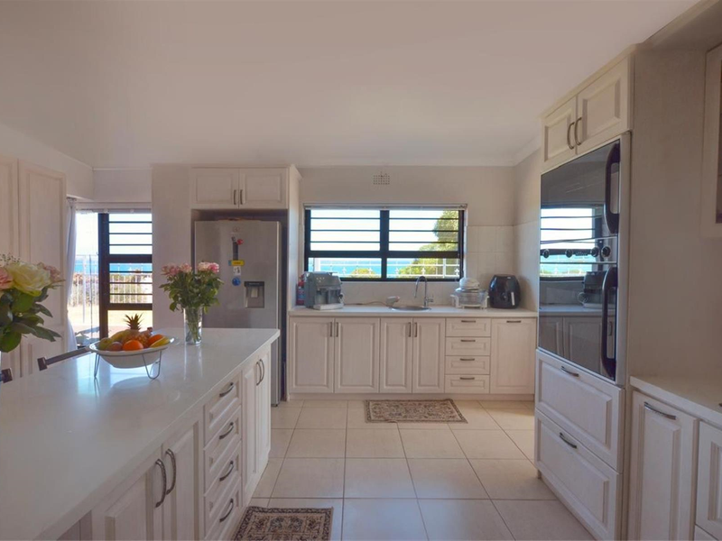 Rare Absolute Beachfront 7 Suite Beach House with Spa - Direct Beach Access - Photo 6