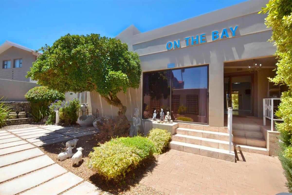 Rare Absolute Beachfront 7 Suite Beach House with Spa - Direct Beach Access - Photo 3