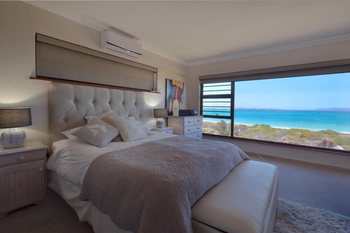 Rare Absolute Beachfront 7 Suite Beach House with Spa - Direct Beach Access - Photo 2