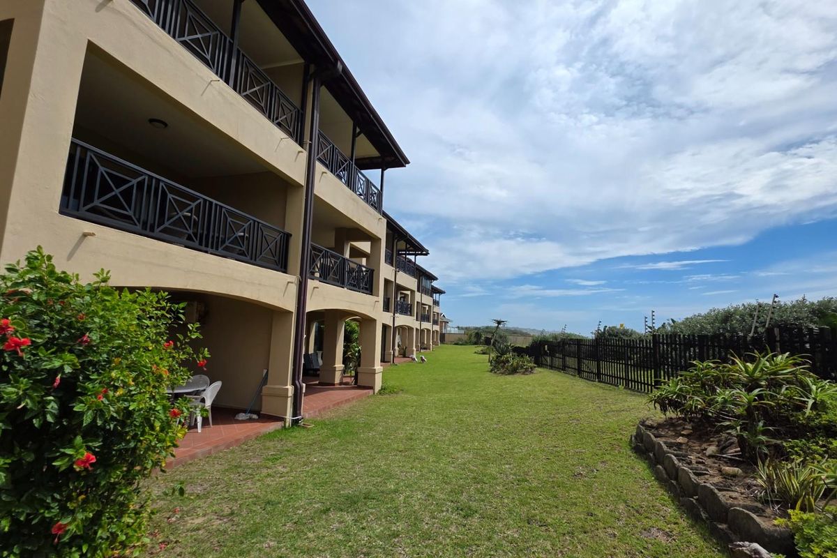 Upmarket Top Floor 2 bedroom, 2 bathroom Apartment in Shelly Beach - Photo 2