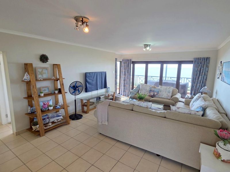 Upmarket Top Floor 2 bedroom, 2 bathroom Apartment in Shelly Beach - Photo 9