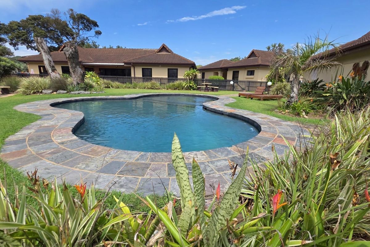 Upmarket Top Floor 2 bedroom, 2 bathroom Apartment in Shelly Beach - Photo 4