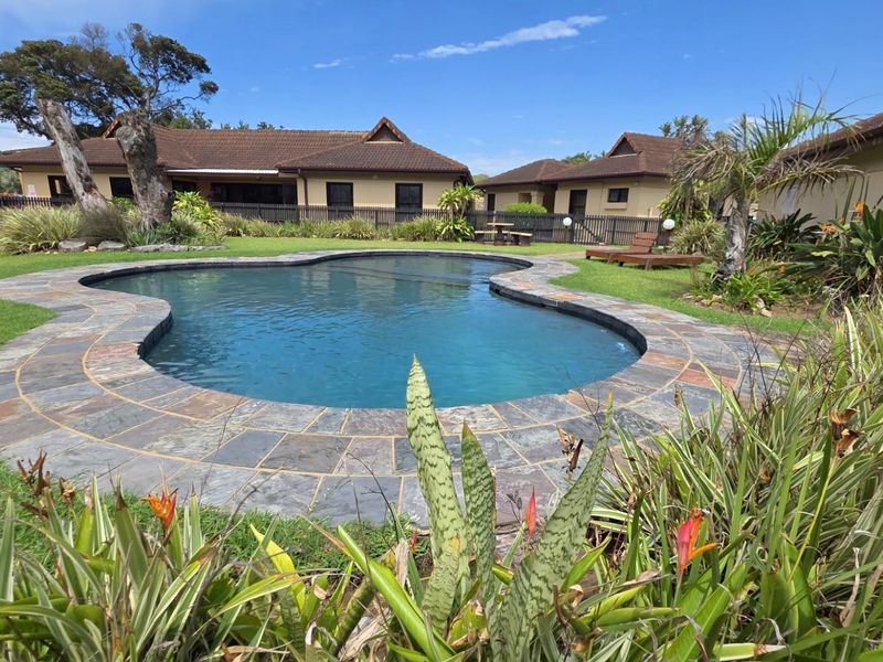 Upmarket Top Floor 2 bedroom, 2 bathroom Apartment in Shelly Beach - Photo 4