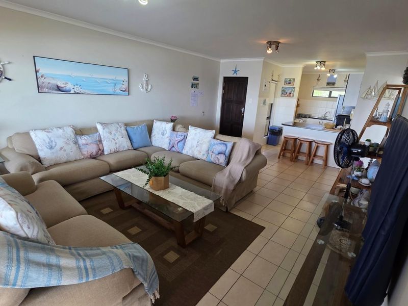 Upmarket Top Floor 2 bedroom, 2 bathroom Apartment in Shelly Beach - Photo 5